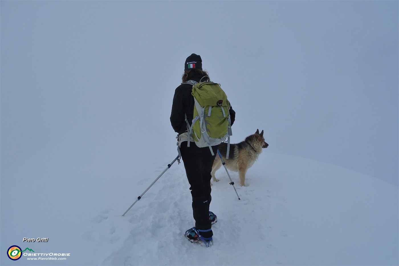 41  Godiamoci neve con nebbia sulla cresta  per la vetta!.JPG